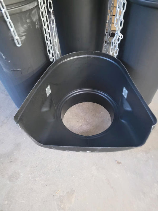 Das Einwurfteil der schwarzen Profi-Schuttrutsche.