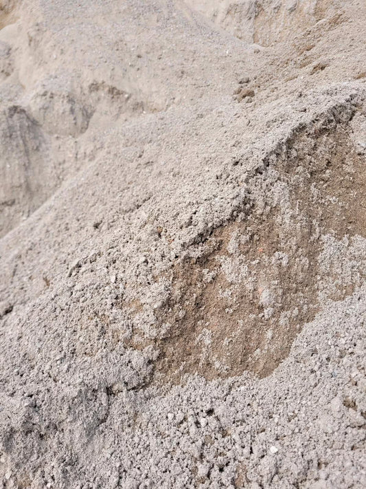 Recht feiner Beton-Recycling-Splitt, von nahem betrachet.