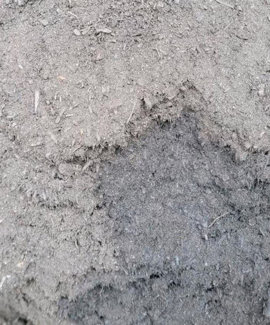 Ein mittelfeiner, fasiger Kompostboden.