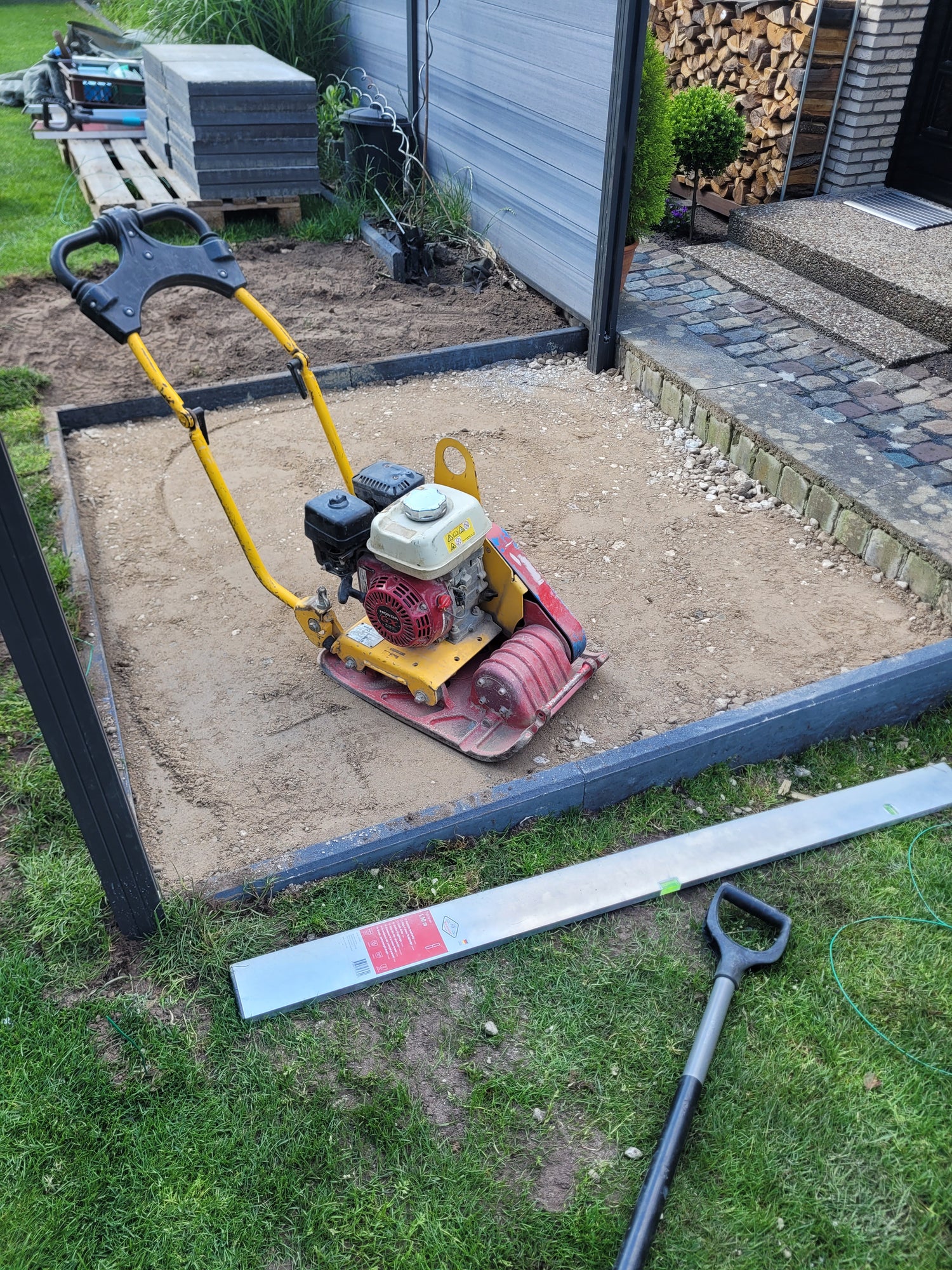 Rüttlerwerkzeug auf Sand-Splitt-Basis