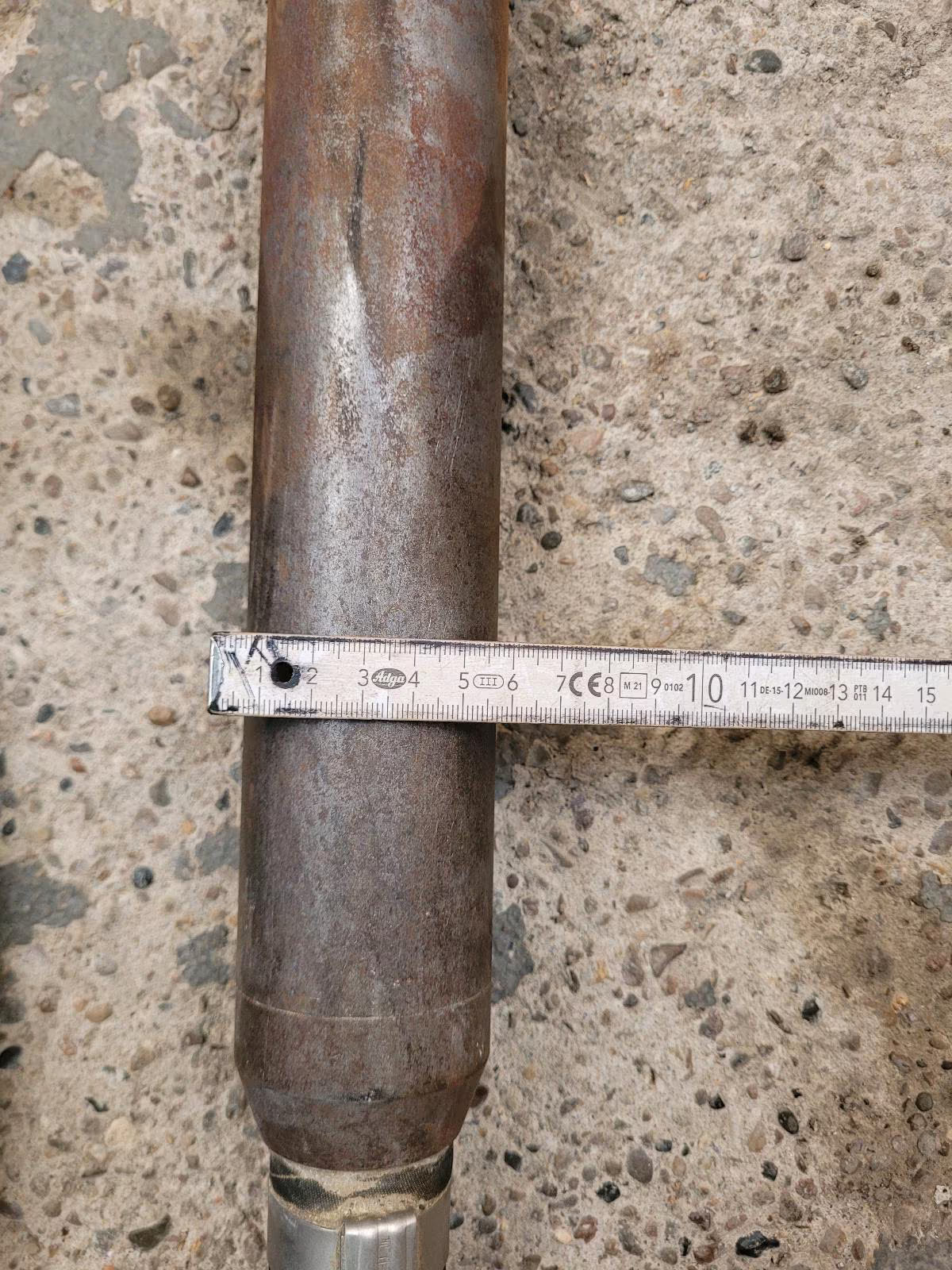 Der Durchmesser der Rüttelflasche beträgt circa 6cm.