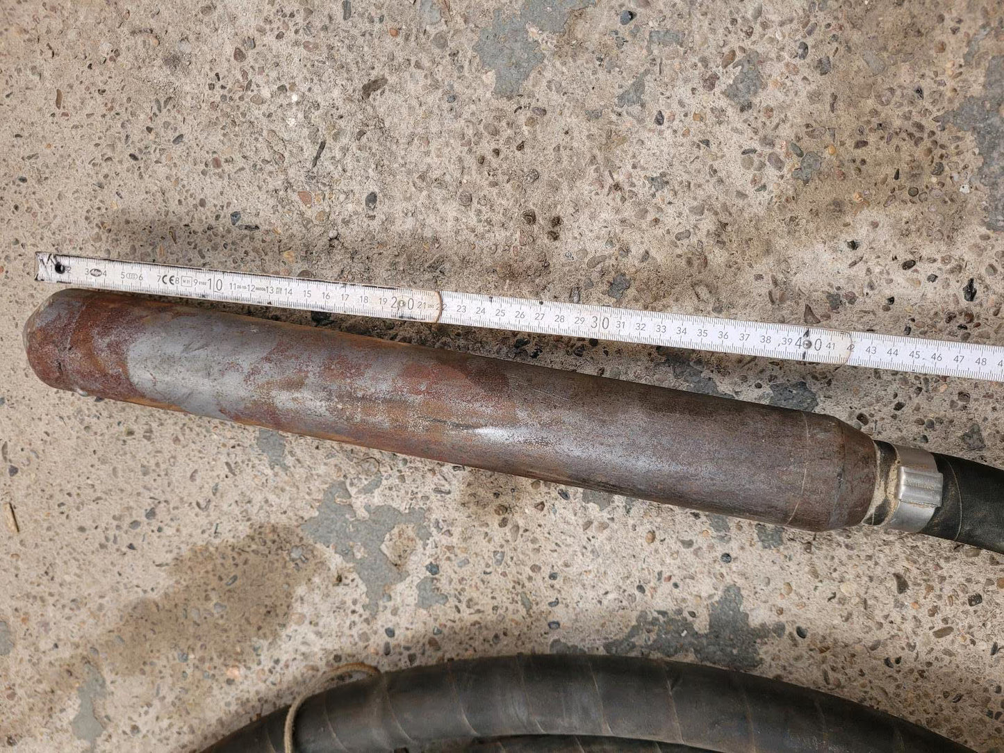 Die Länge der Rüttelflasche beträgt circa 44cm.