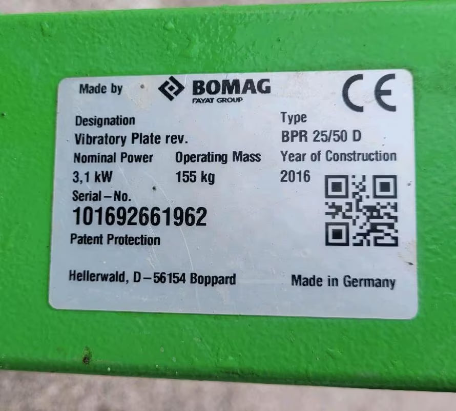 Das Label der Rüttelplatte BPR 25/50, auf dem Dinge wie die Seriennummer etc. stehen.