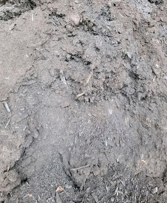 Faseriger Strukturkompost, von nahem betrachtet.