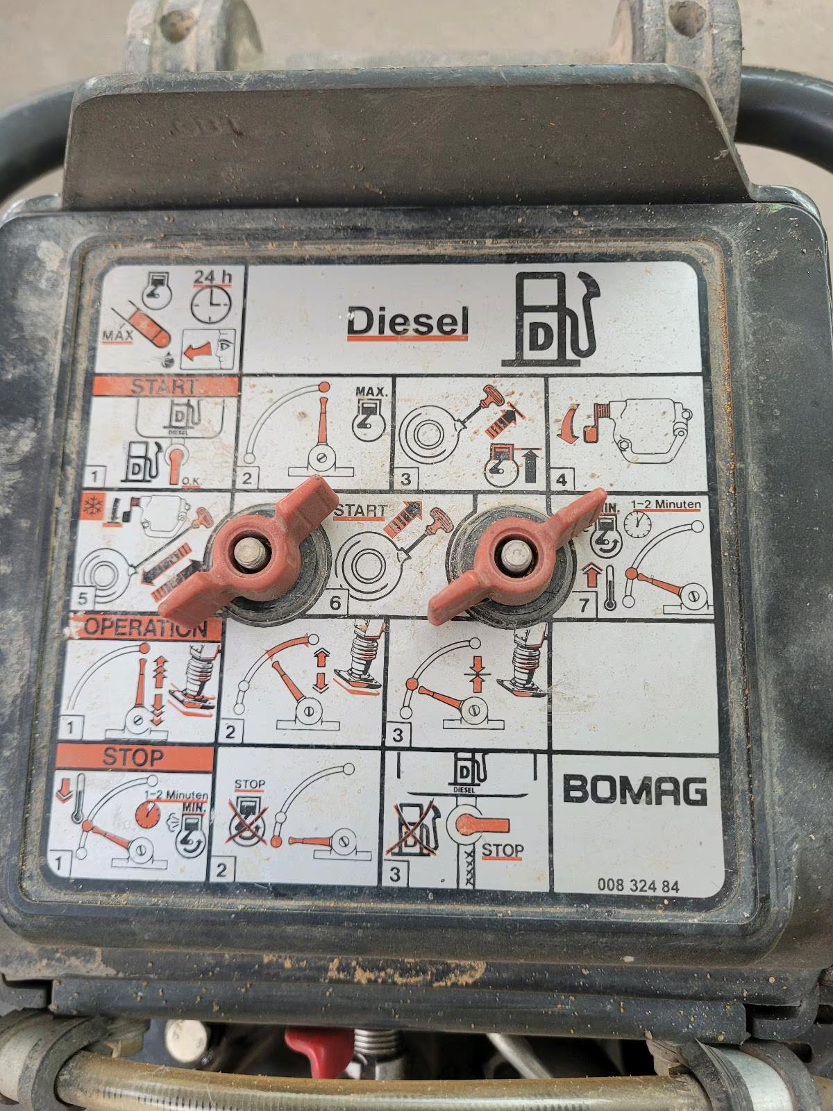Die Anleitung zum Bedienen des Vibrationsstampfers.